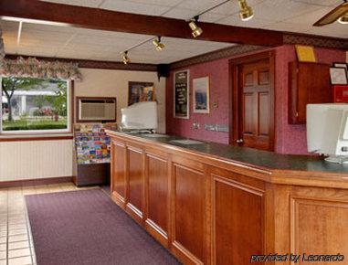 Super 8 Beachfront By Wyndham Mackinaw City, Mi Інтер'єр фото