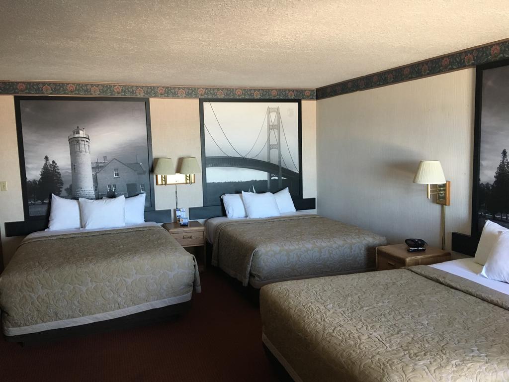 Super 8 Beachfront By Wyndham Mackinaw City, Mi Екстер'єр фото