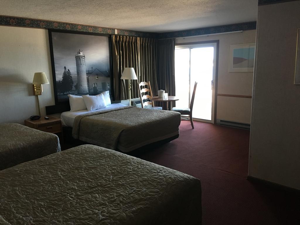 Super 8 Beachfront By Wyndham Mackinaw City, Mi Екстер'єр фото