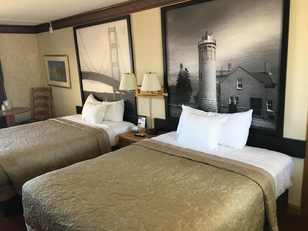 Super 8 Beachfront By Wyndham Mackinaw City, Mi Екстер'єр фото