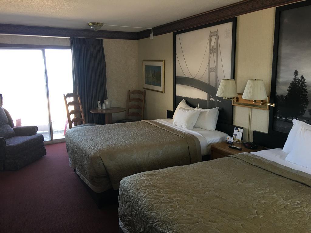Super 8 Beachfront By Wyndham Mackinaw City, Mi Екстер'єр фото