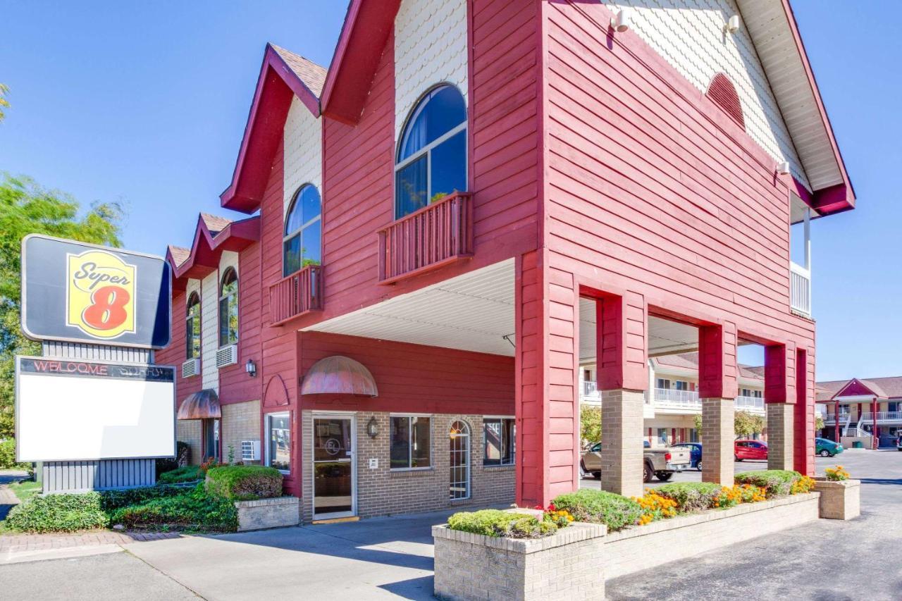 Super 8 Beachfront By Wyndham Mackinaw City, Mi Екстер'єр фото
