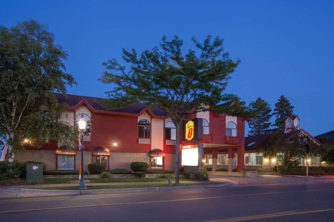 Super 8 Beachfront By Wyndham Mackinaw City, Mi Екстер'єр фото